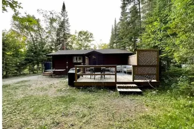 Image de 2 Bedroom Plus Bunkie Woodland Beach Cottage