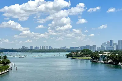 Image de New Luxe Oceanfront Condo Bay Harbour Islands