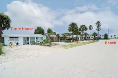 Image de Monthly specials! ! Steps from the beach - Pet Friendly!