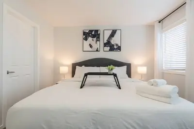 Image de Stylish Getaway by the Park with 2-Car Garage