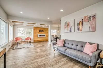Image de Modern 8 Br duplex in Tacoma! -Both sides included