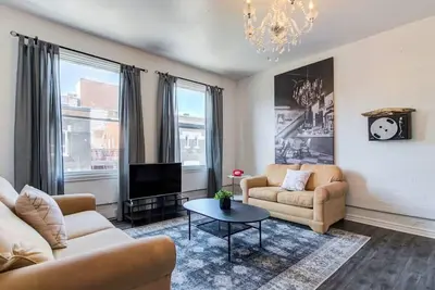 Image de Le Plateau Stay | WiFi | Near Cafes, Parks & Metro