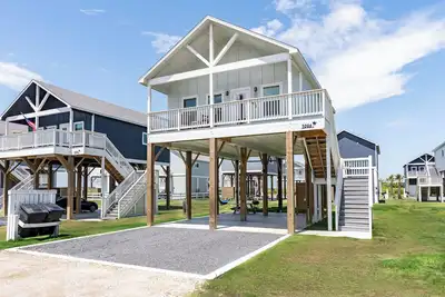 Image de New Pool 🏖️ 4 Min Walk to Beach ⛵️Rv/Ev Hook-up, Obser Deck, Pond, Karaoke set!