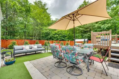 Image de Hot Tub, Game Room & Fire Pit: Pocono Summit Home!
