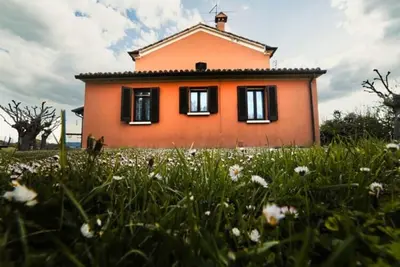 Image de Belle maison de vacances à Urbania avec jardin