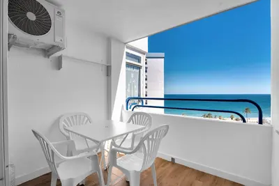 Image de Appartement 'Playa Puig' avec piscine partagée, Wi-Fi et climatisation