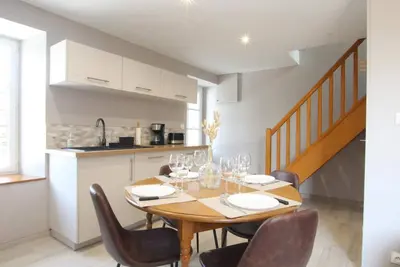 Image de Maison en pierres avec jardin clos, terrasse, proche plages et activités à Créances