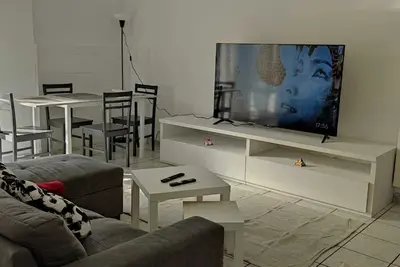 Image de Entire 2 Bedroom Apartment, Central Location
