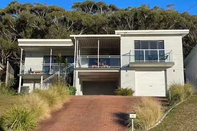 Image de The Golden Retreat @ Hyams Beach - Pet Friendly, Linen & Wifi Provided