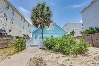 Cute cottage across from the Gulf