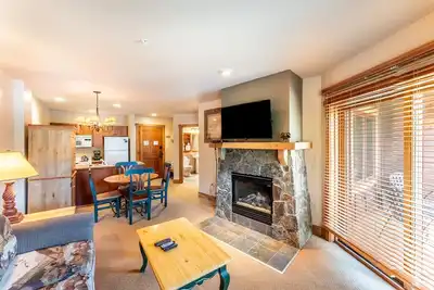 Image de Private Balcony for Stunning Mountain Views & Close to Shops/Dining/Gondola!