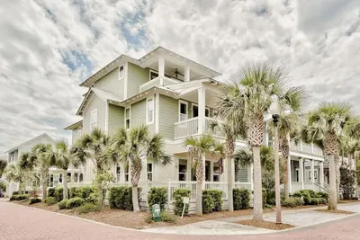 Image de Green Wave | Pet Friendly, Luxury Home Close to Beach & Community Pool