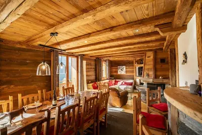 Image de Chalet, sauna, terrasse, balcon, cheminée ou poêle à bois, parking, télévision, casier à ski, 160m²