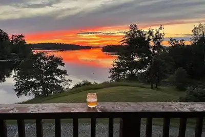 Image de White Pine Retreat - Main Lodge, Fab Sunsets, Totally Refurnished - Sleeps 11