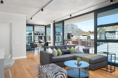 Image de Luxury in De Waterkant: Panoramic Mountain Views