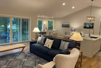Image de Enjoy nightly sunsets at this Beautiful Door County Waterfront Home