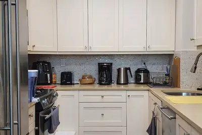 Image de Specious Cozy One Bedroom Steps to Central Park