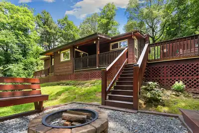 Image de Peach Creek Lodge | Cabin in Ellijay with Hot Tub