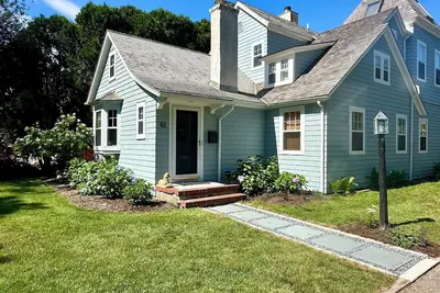 Image de Charming Southampton Village Home  4 Bedroom, 2 Bath \n5 minutes from the beach