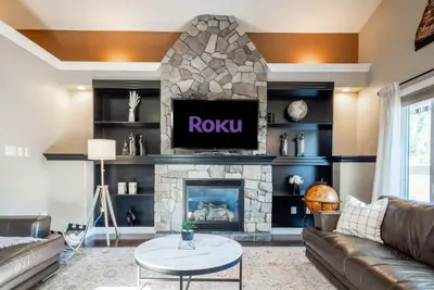 Image de Luxury Retreat | Sleeps 12 | Ac, Patio | 5min Yql