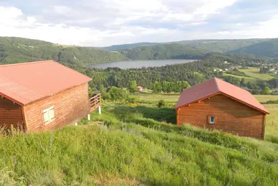 Image de Chalet face au Lac D'Issarles Ardeche