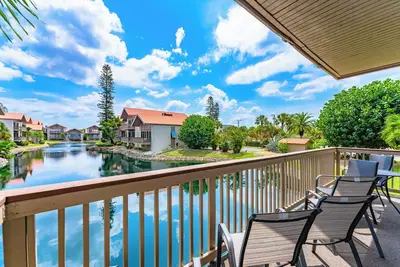 Image de Lovely 2 Bedroom/2Bath Lake View Condo Across From Siesta Beach!