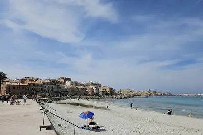 Image de Villa Graziani - Les Lauriers. Studio à 80m de la plage, clim, terrasse parking