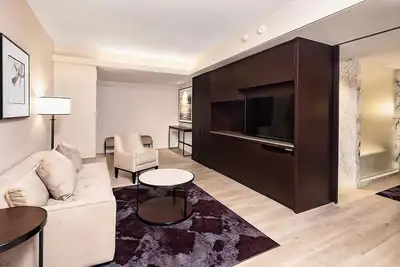 Image de Your Home Away from Home in Nyc! Onsite Parking, Near Rockefeller Center!