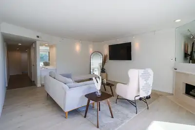 Image de Luxurious Lake Front Condo With Stunning Views In Kirkland