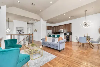 Image de 3Bedroom 3Bath Lavish Townhome In The Galleria Area With Private Pool