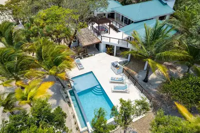 Image de New-Photo Perfect-Beachfront Home-Infinity Pool