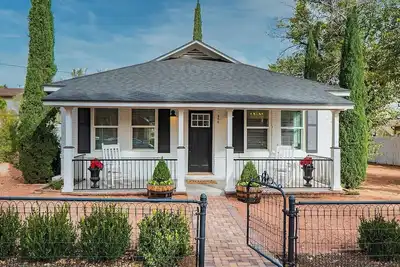 Image de Luxury Meets Historic in This Boutique One of a Kind Clarkdale Getaway