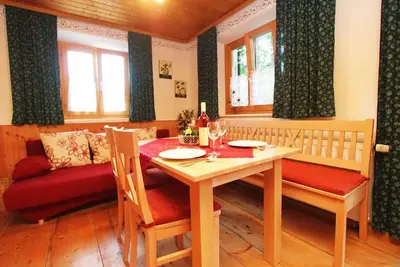 Image de Ferienwohnung Untersbergblick fĂĽr 2-4 Pers. , 2 Schlafzimmer, WohnkĂĽche, Dusche /wc, Ostbalkon