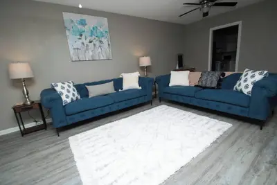 Image de Cozy, Pet-friendly, Peaceful Townhome. 7 Miles From Simmons Area!