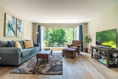 Image de Stunning Home in Queen Anne near Space Needle!