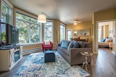 Image de Spacious 2br 2ba in Heart of Seattle! +Pool/Pkg