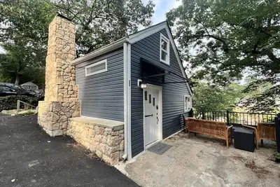 Image de Quiet Cottage Loft w/ Lake Views, Fire-pit, & Patio Pet. . . Pet Friendly!