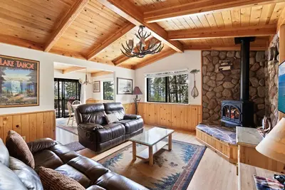 Image de Cozy 3bdr - 1 Minute to the Beach!