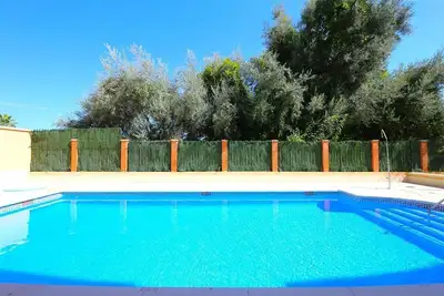 Image de Appartement spacieux avec piscine, parking et Wifi, Près de la plage, des restaurants et du port