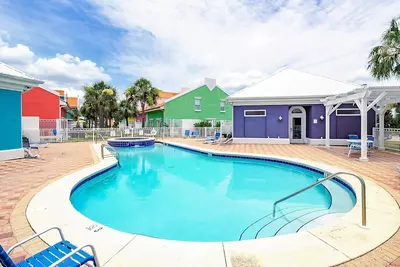 Image de Coastal Living Perfected: Banana Bay's Intracoastal Retreat with Sandy Shores