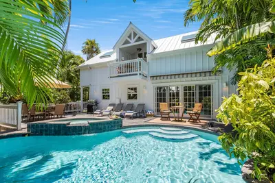 Image de Jewel Box Cottages ~ Lush Compound with 2 Renovated Homes w/ Private Pools!