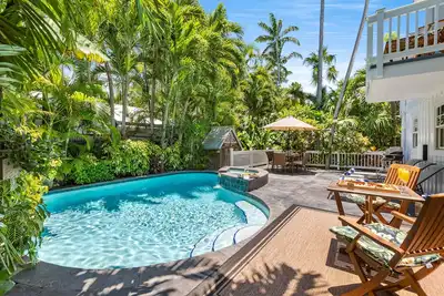 Image de Amber Cottage ~ Renovated 3 Bedroom, 3. 5 Bathroom Home w/ Pool!