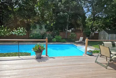 Image de Light Airy Beach House with saltwater solar heated pool near great beaches!