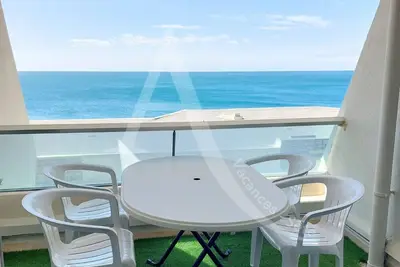 Image de 145 / T2 Vue Mer Avec Parking Et Clim SÉJOUR