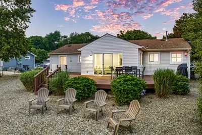 Image de Adorable waterfront home in Beach Haven West w/stock tank pool & dock!