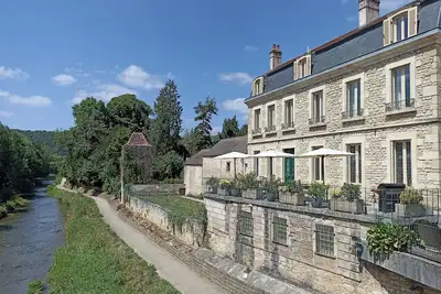 Image de Demeure historique de caractère surplombant la rivière