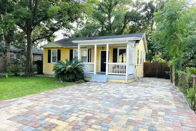 Image de Unique Design Bungalow in Jax Riverside Area.
