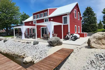 Image de 4-Bedroom Retreat on the River\n Lambeau Field only 40mins away \nBeach\/Boat\/Views
