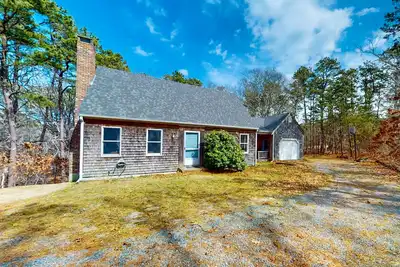 Image de Oakwood Trail Cottage | Eastham home on Cape Cod Rail Trail with great deck