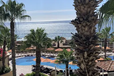 Image de Beautiful ocean view suite at a luxurious ocean front resort in Cabo San Lucas!